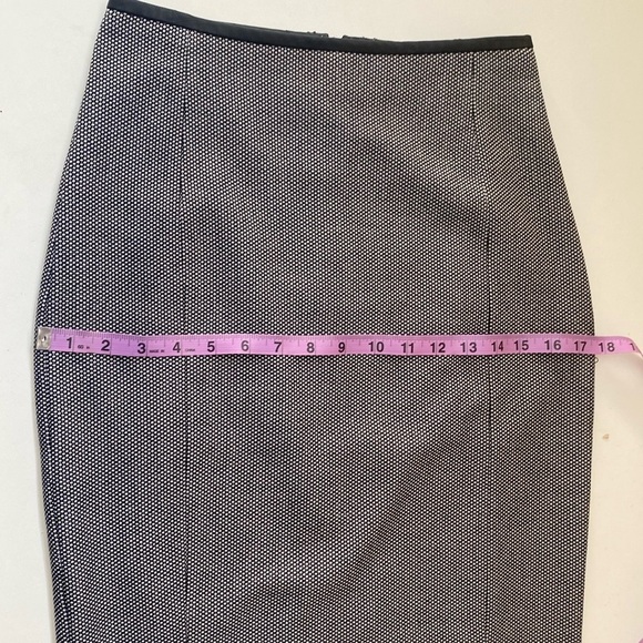 EXPRESS PENCIL SKIRT, SIZE 2, black and white polka dot. - Picture 9 of 9